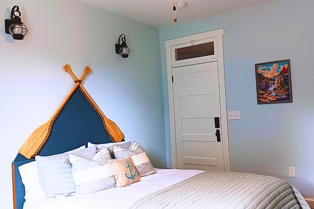 The Grand Castalian Inn Bed And Breakfast เบิร์กลีย์สปริงส์ ภายนอก รูปภาพ
