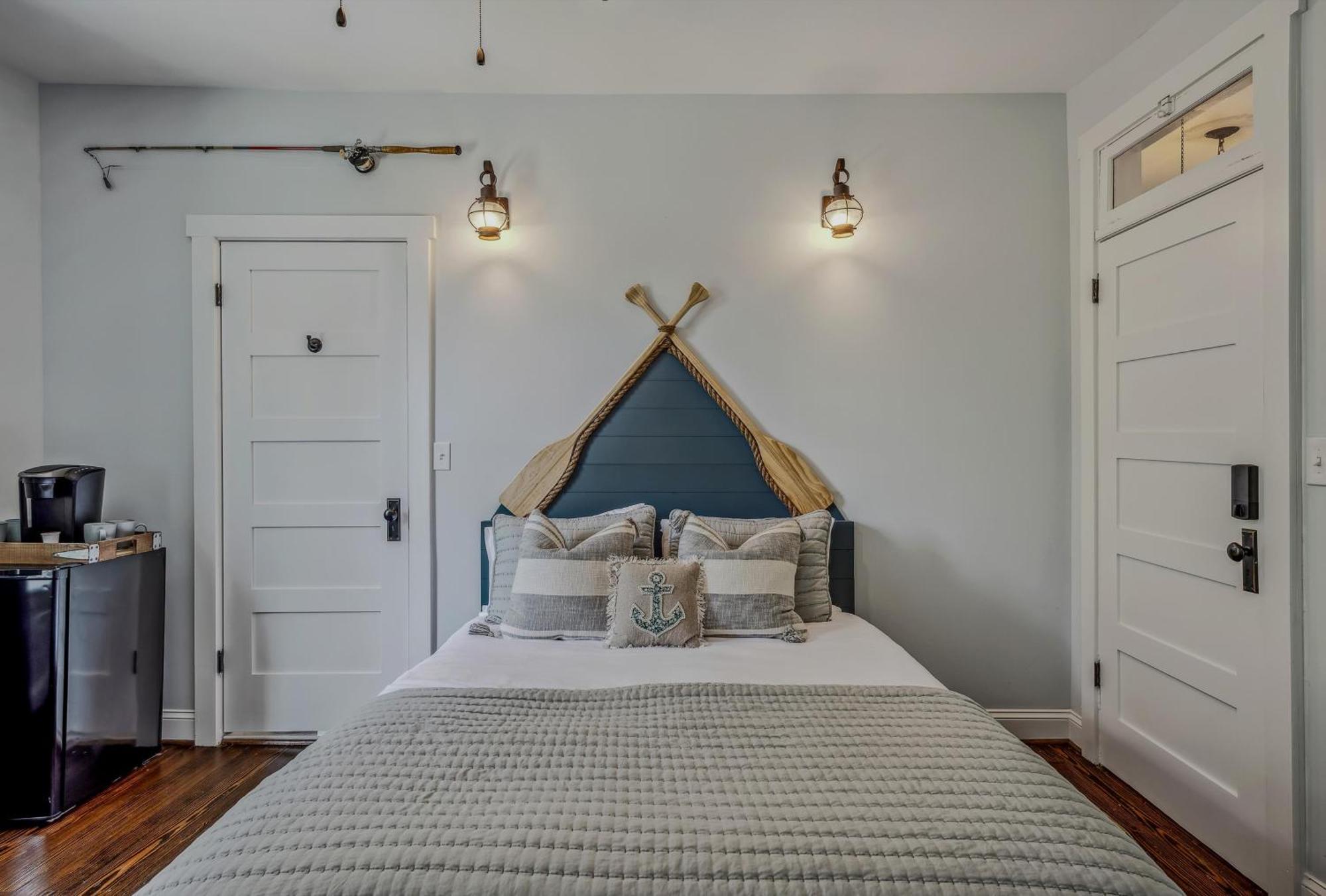 The Grand Castalian Inn Bed And Breakfast เบิร์กลีย์สปริงส์ ภายนอก รูปภาพ