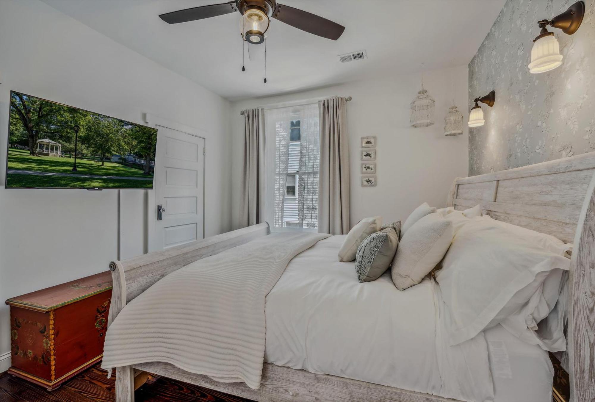 The Grand Castalian Inn Bed And Breakfast เบิร์กลีย์สปริงส์ ภายนอก รูปภาพ