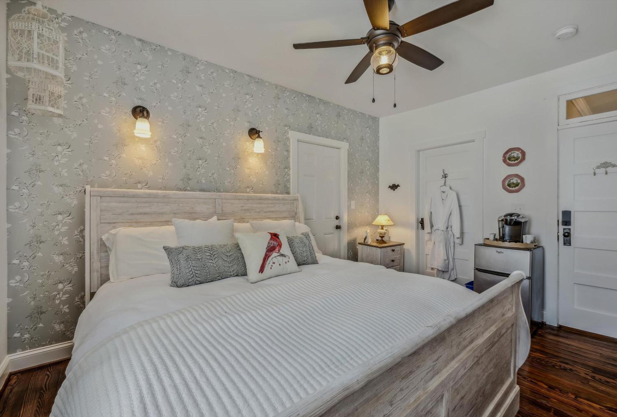 The Grand Castalian Inn Bed And Breakfast เบิร์กลีย์สปริงส์ ภายนอก รูปภาพ
