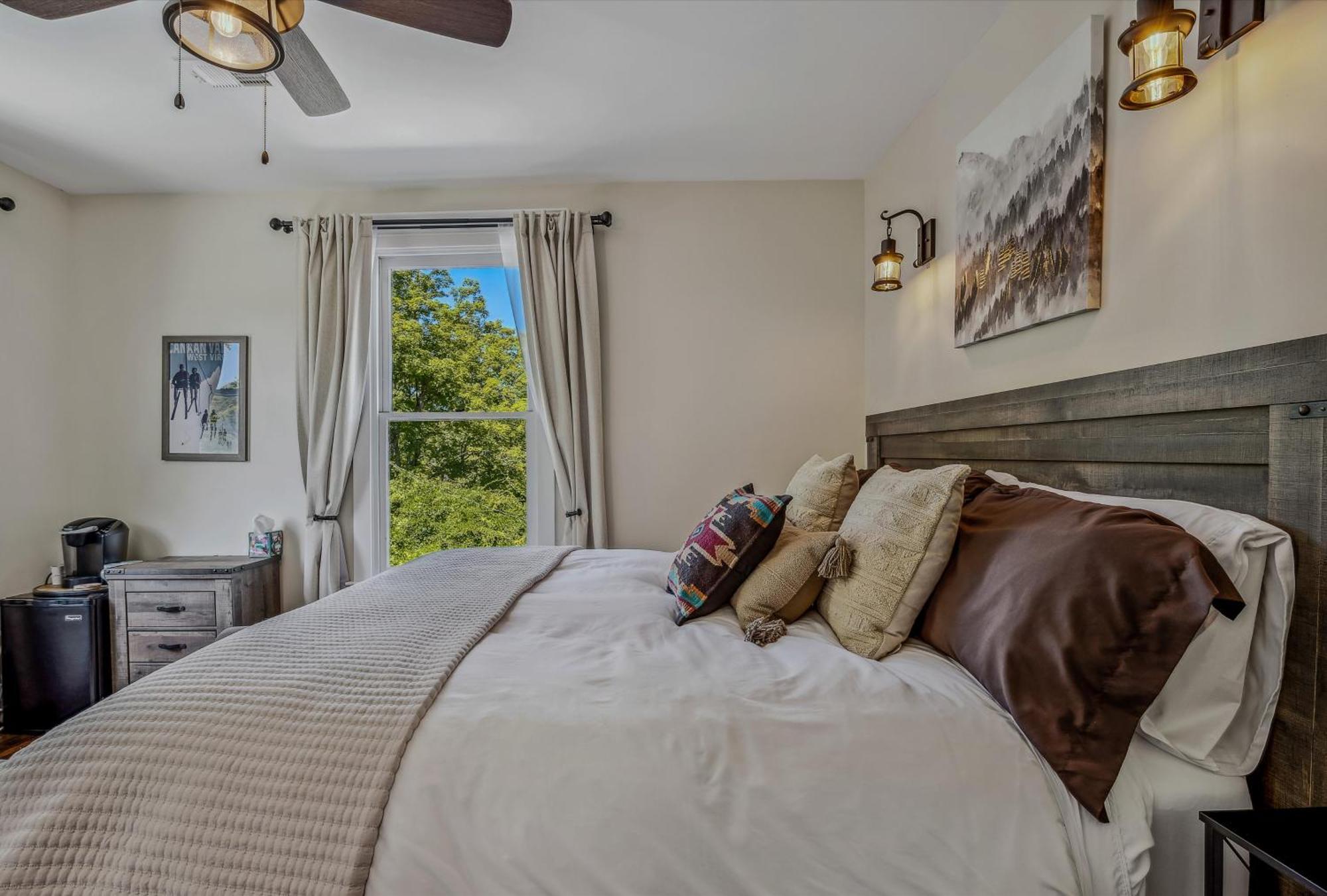 The Grand Castalian Inn Bed And Breakfast เบิร์กลีย์สปริงส์ ภายนอก รูปภาพ