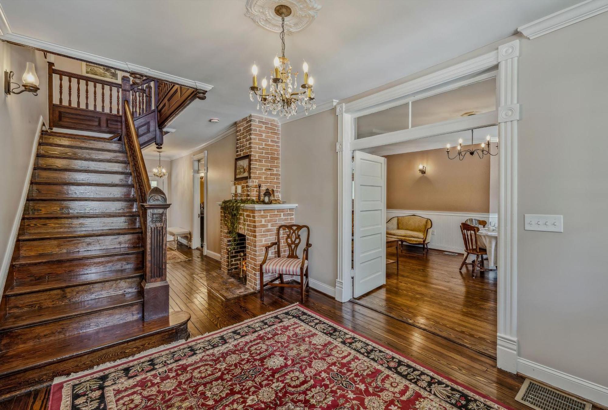 The Grand Castalian Inn Bed And Breakfast เบิร์กลีย์สปริงส์ ภายนอก รูปภาพ